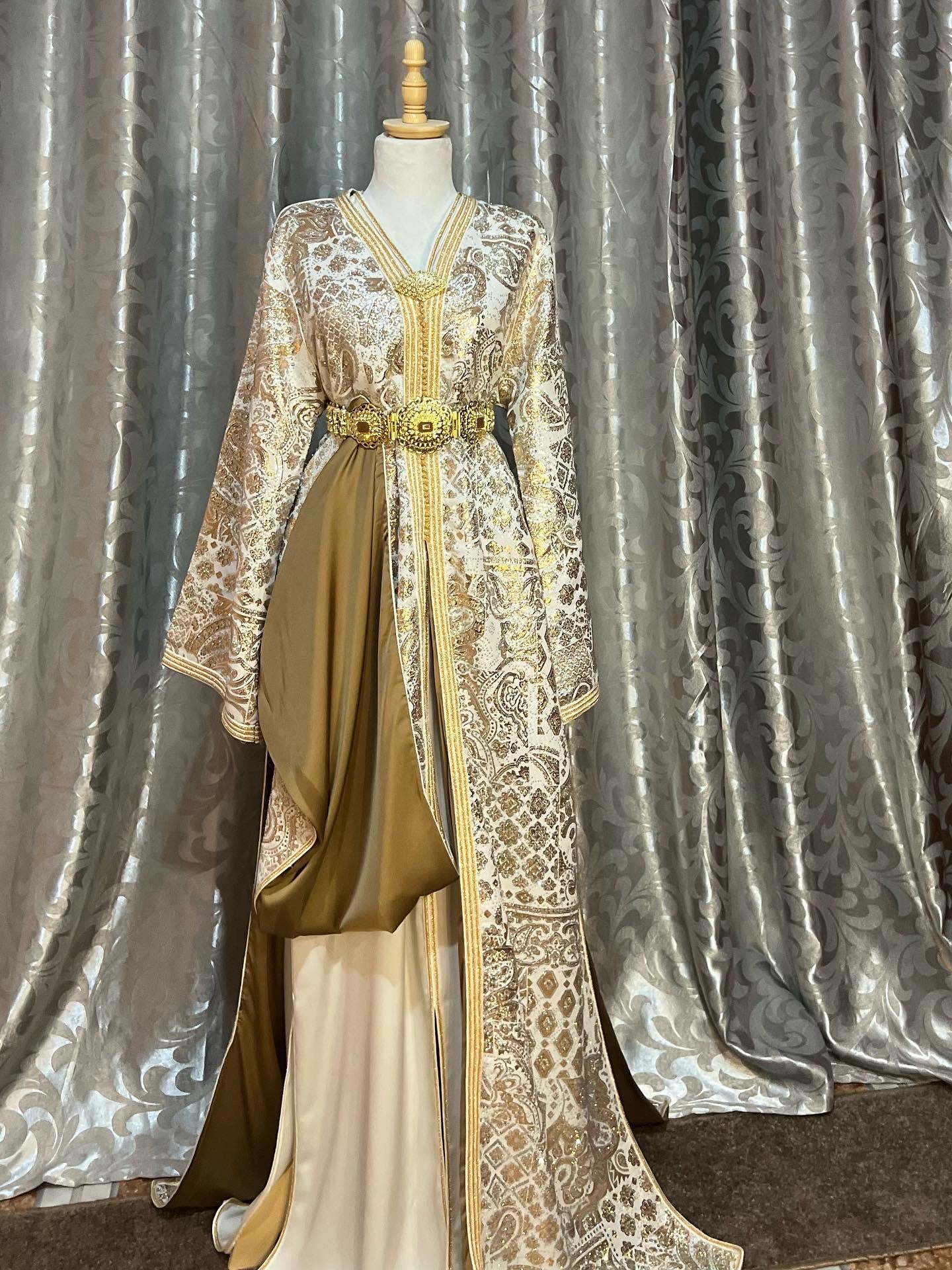 Golden Balloon Caftan – The Magic of Traditional Elegance