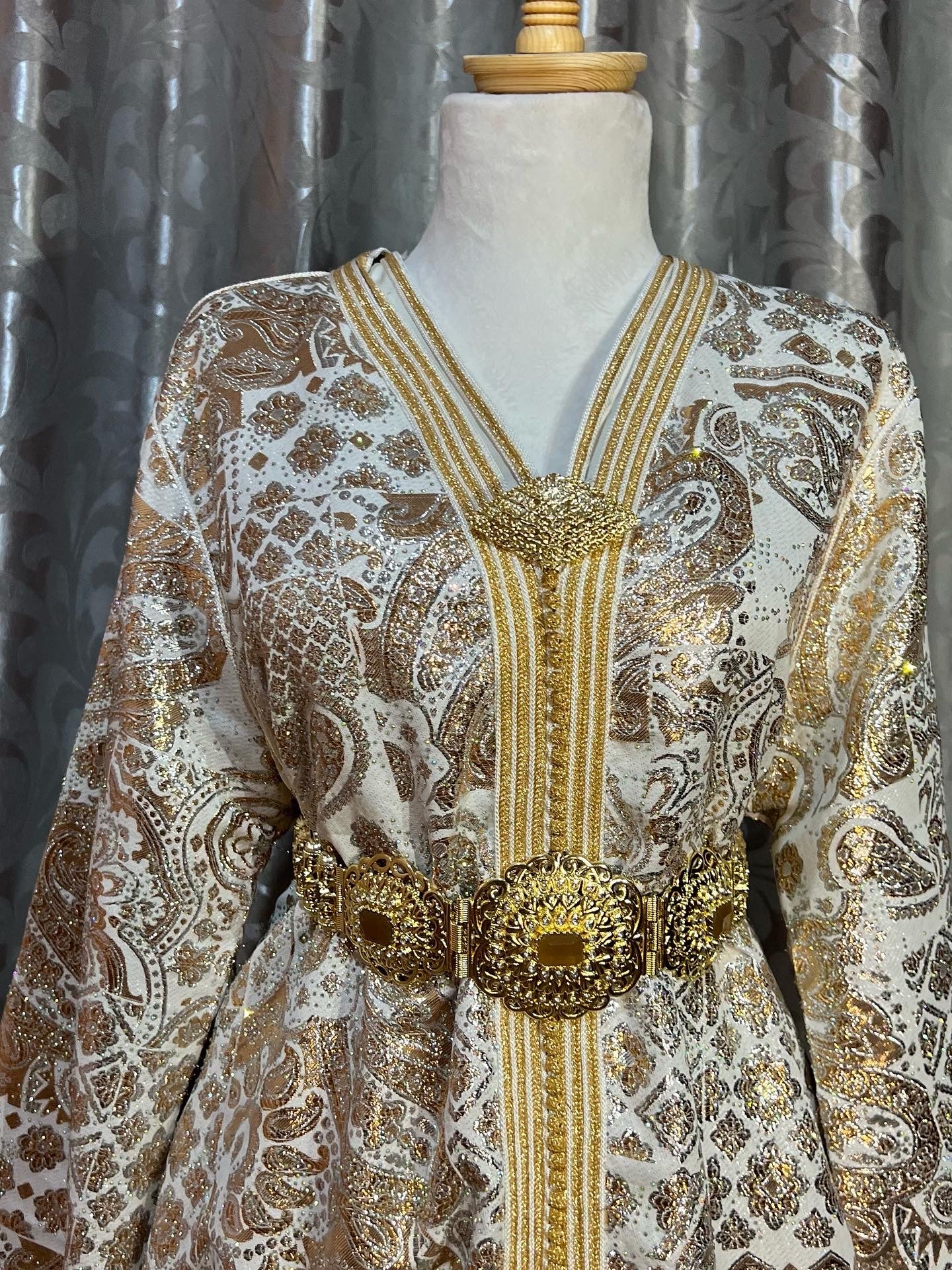 Golden Balloon Caftan – The Magic of Traditional Elegance