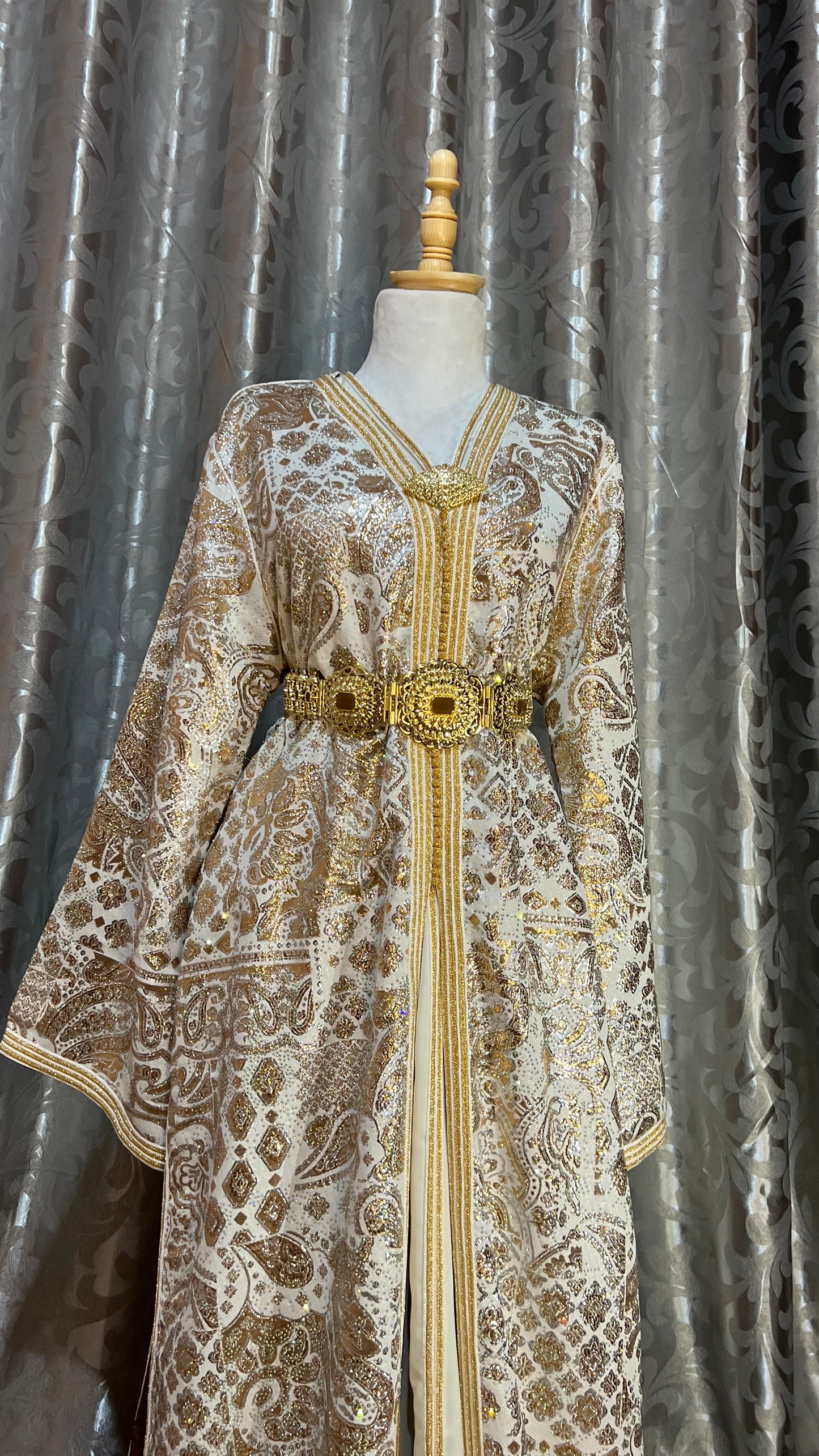 Golden Balloon Caftan – The Magic of Traditional Elegance