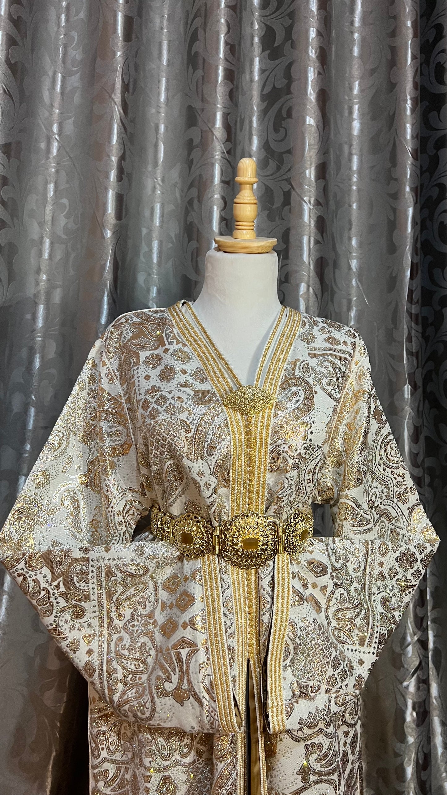 Golden Balloon Caftan – The Magic of Traditional Elegance