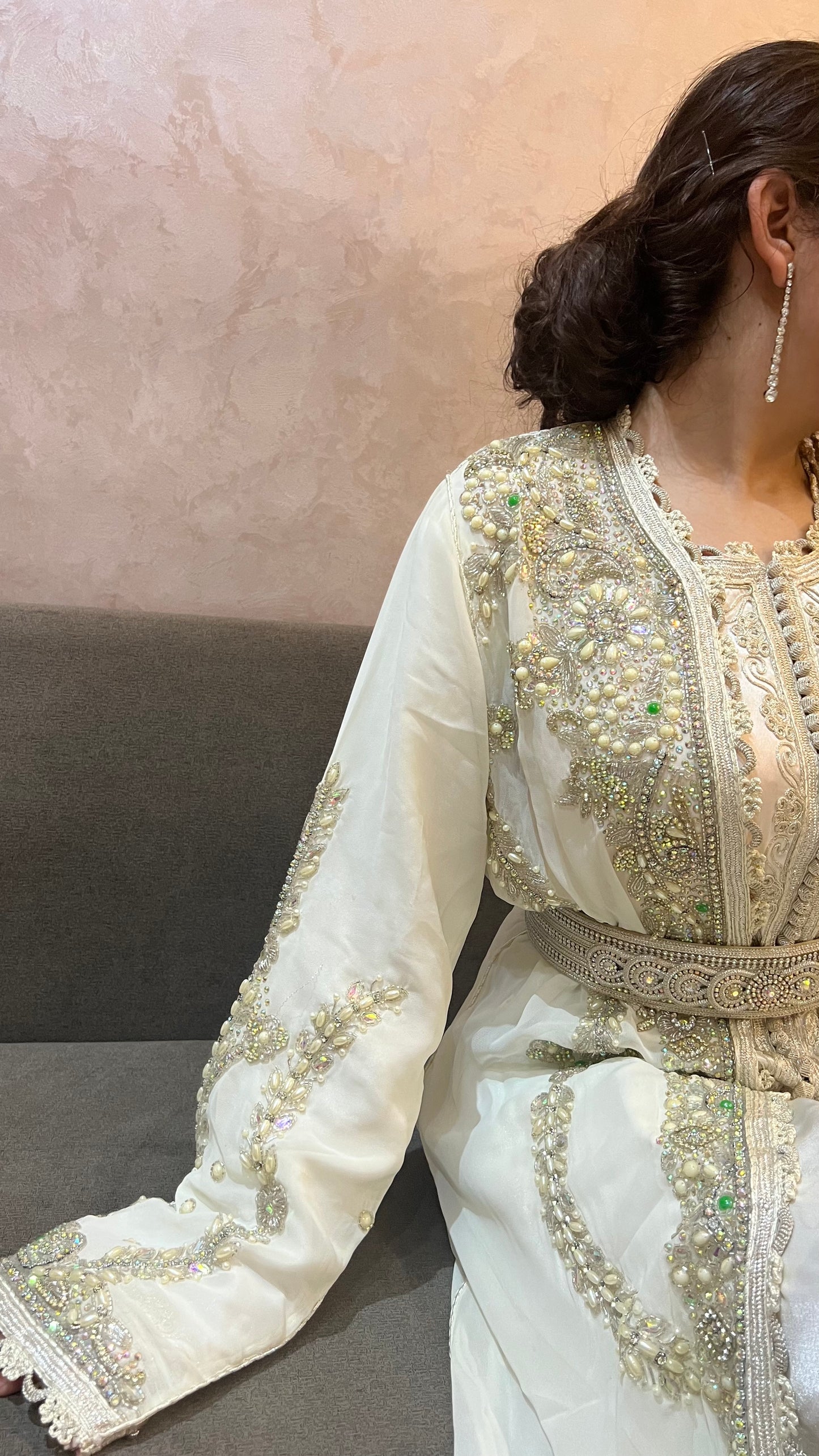 White Caftan Adorned with Stones – A Distinctive Look for Every Lady