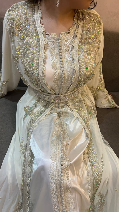 White Caftan Adorned with Stones – A Distinctive Look for Every Lady