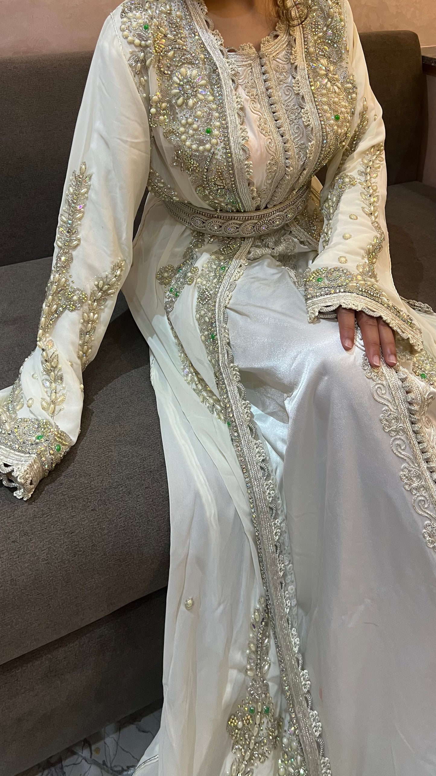 White Caftan Adorned with Stones – A Distinctive Look for Every Lady