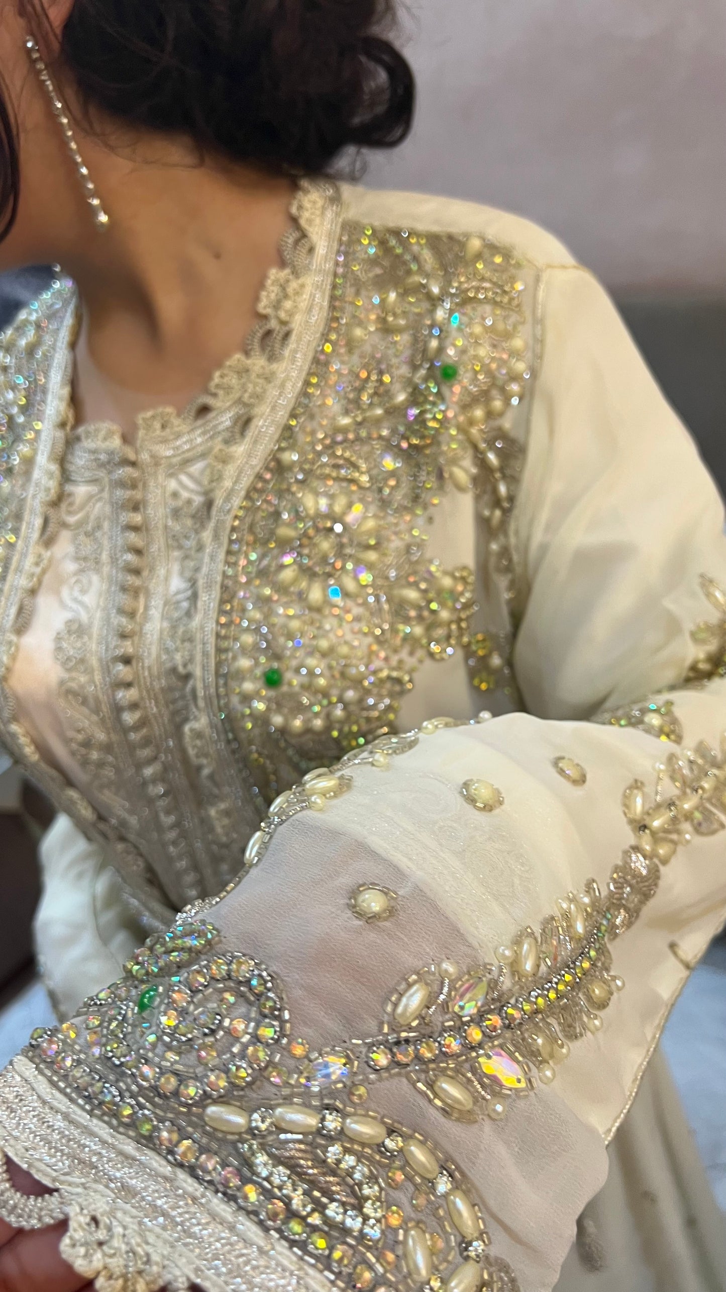 White Caftan Adorned with Stones – A Distinctive Look for Every Lady