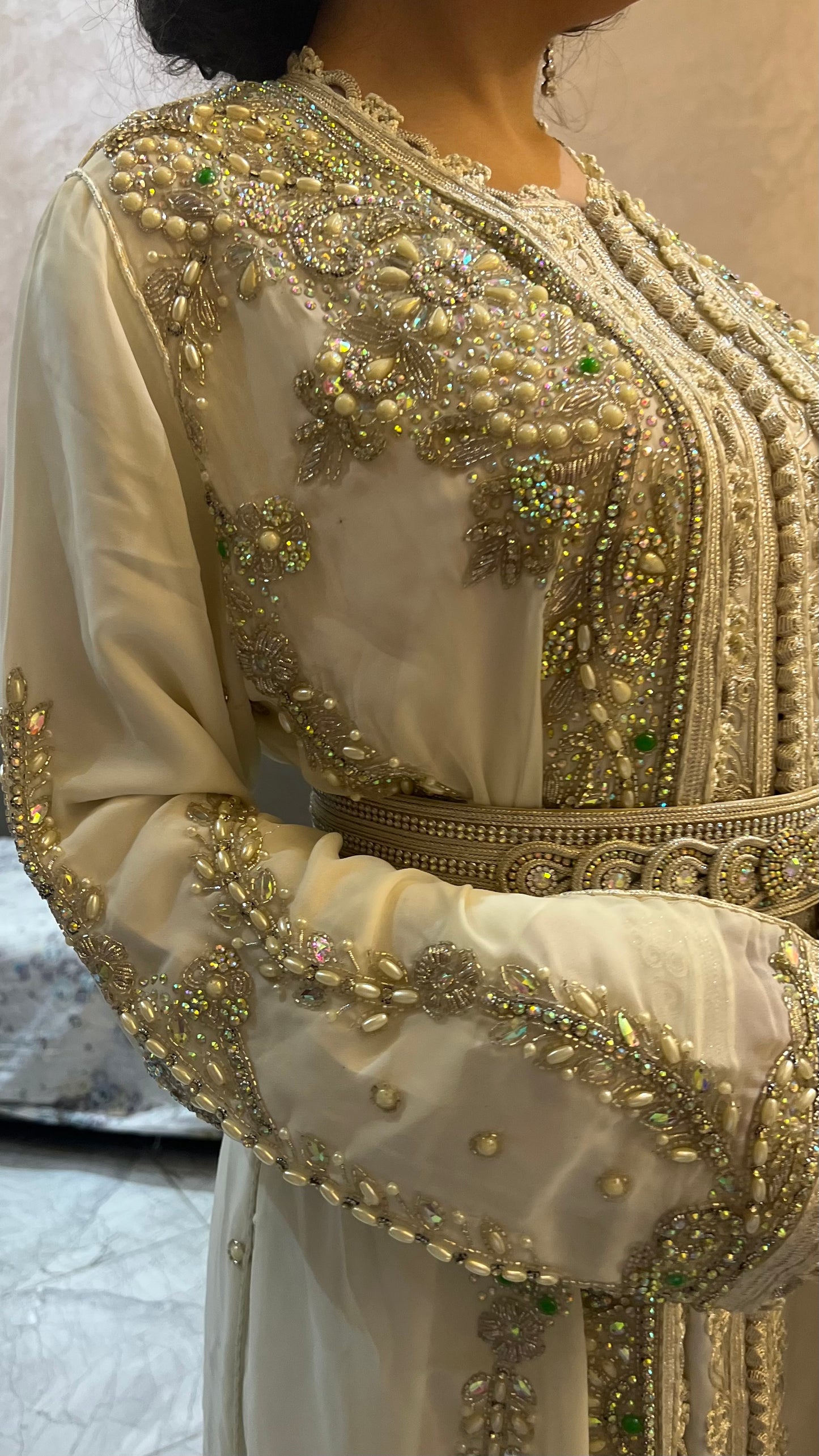White Caftan Adorned with Stones – A Distinctive Look for Every Lady