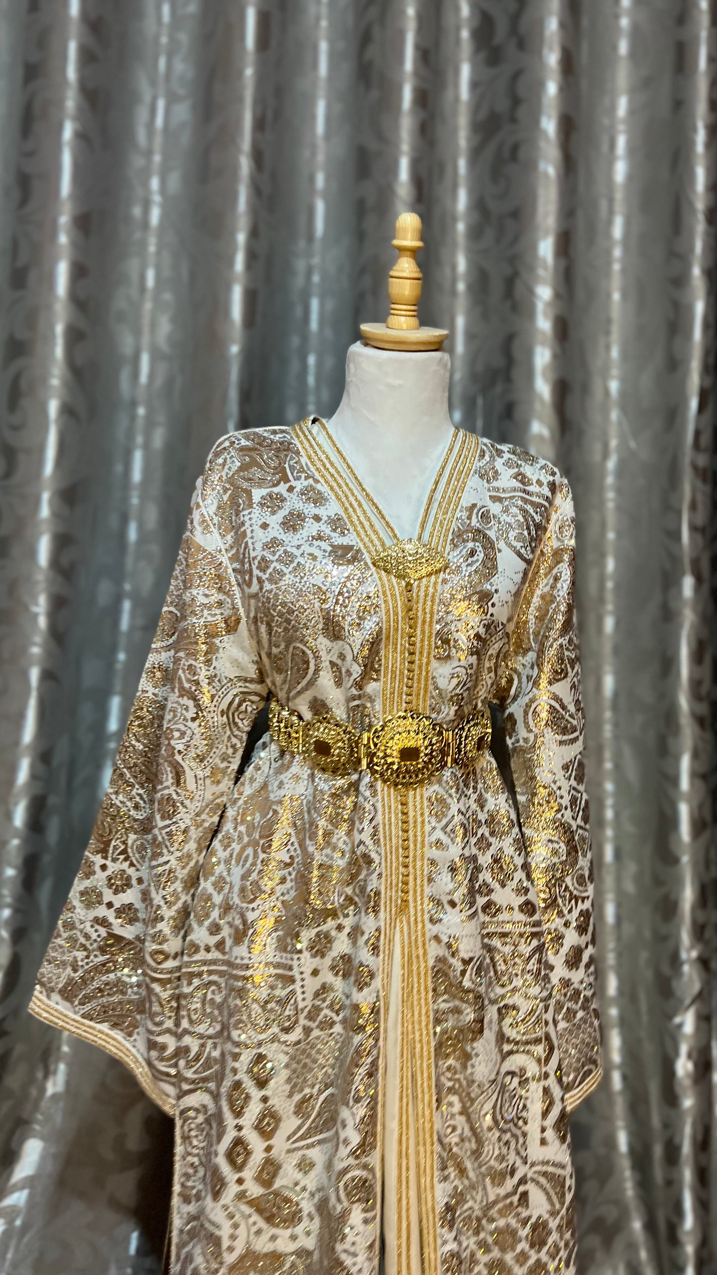 Golden Balloon Caftan – The Magic of Traditional Elegance