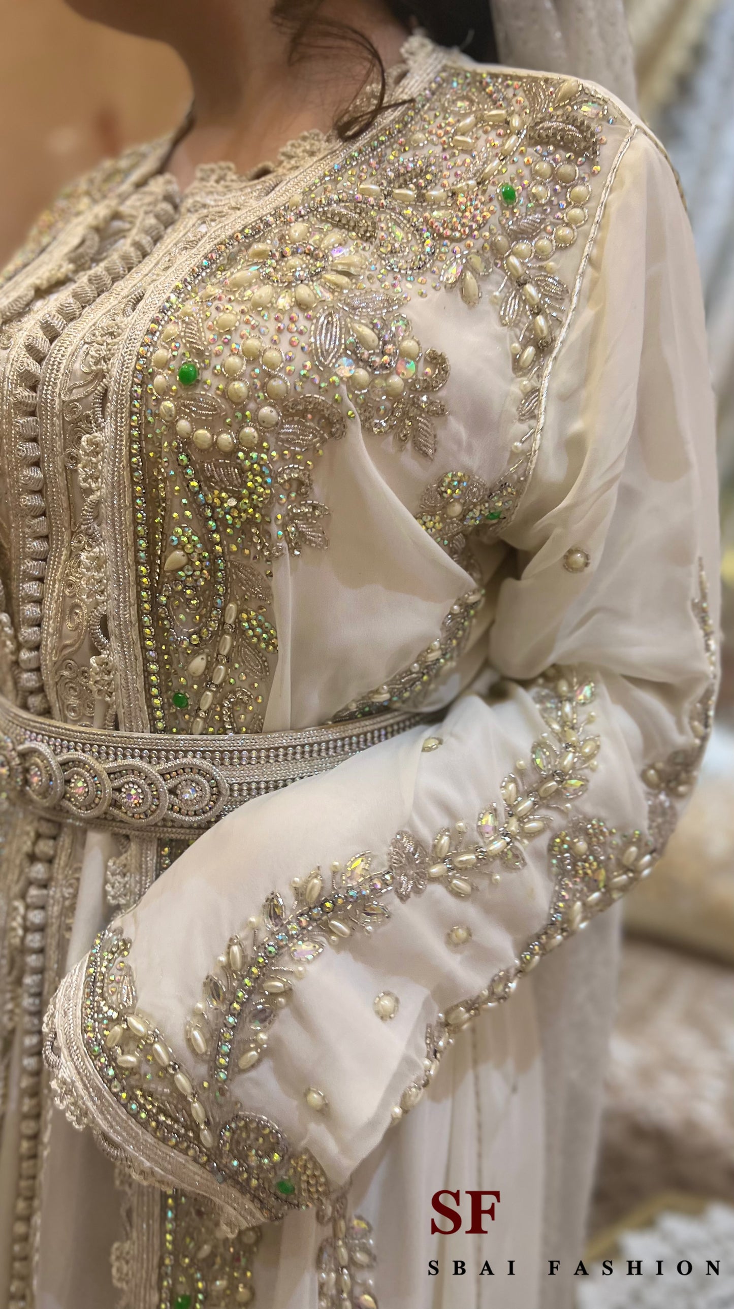 White Caftan Adorned with Stones – A Distinctive Look for Every Lady