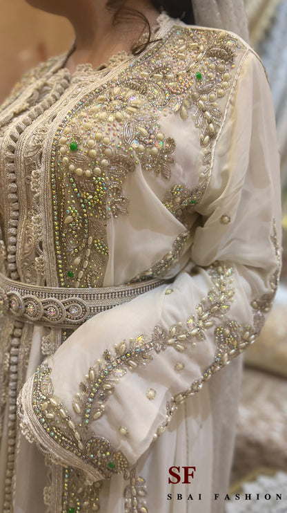 White Caftan Adorned with Stones – A Distinctive Look for Every Lady