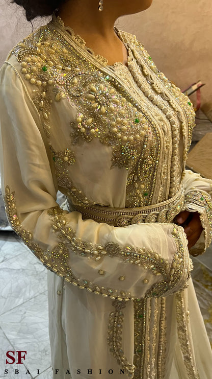 White Caftan Adorned with Stones – A Distinctive Look for Every Lady