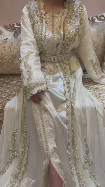 White Caftan Adorned with Stones – A Distinctive Look for Every Lady